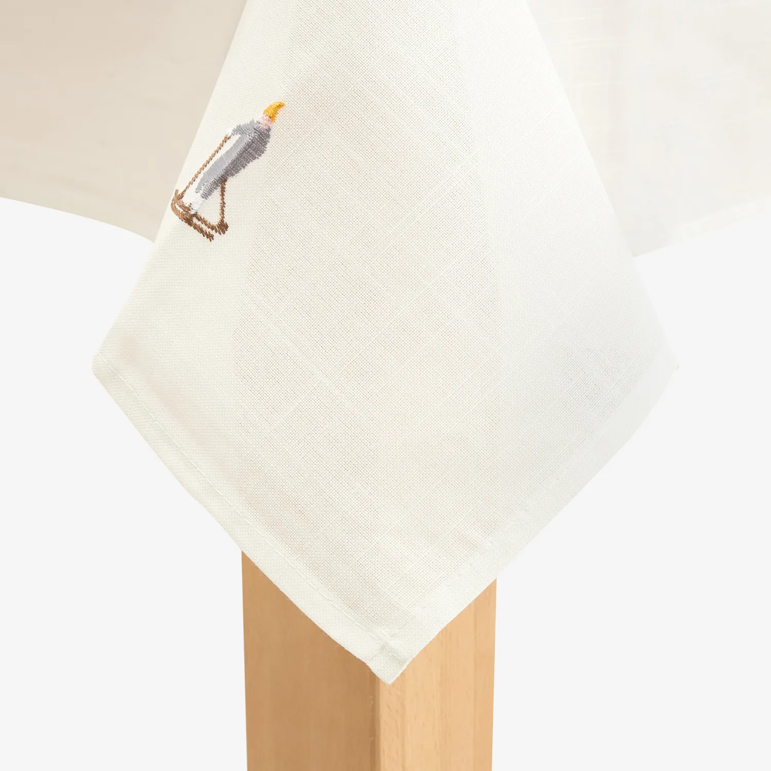 Casa Viva Mantel blanca bordado Esquiadores 150x250cm